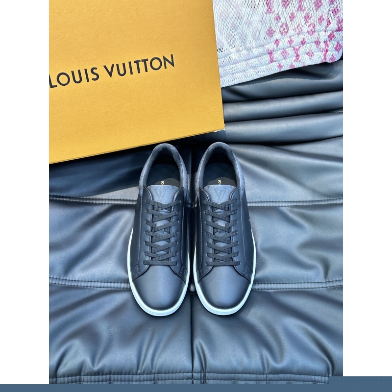 l**is V*t*n sneakers